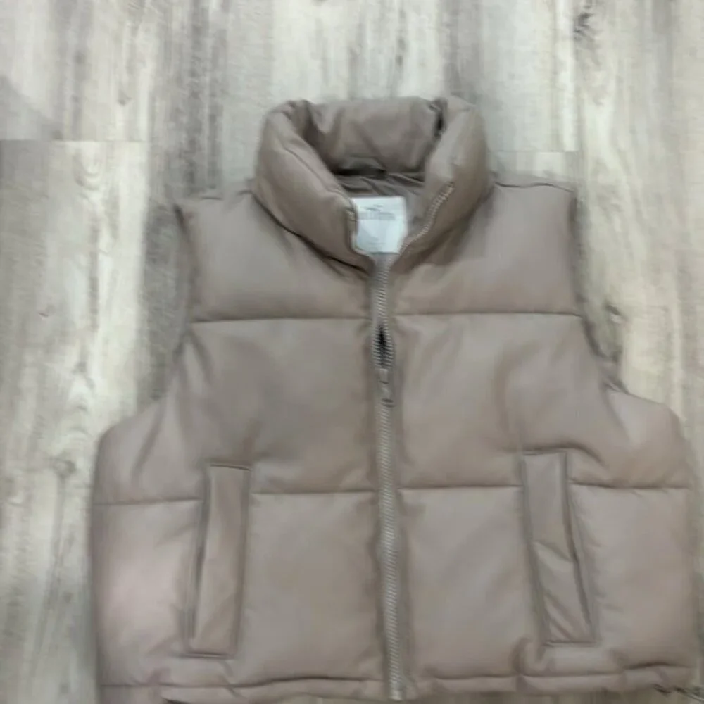 Hollister vegan leather cropped vest size medium
